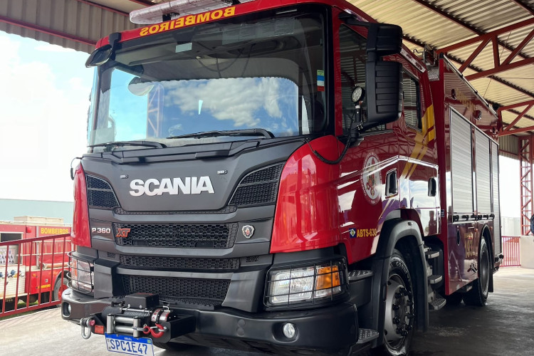 Corpo de Bombeiros reforça Companhia de Pontes e Lacerda com entrega de caminhão
