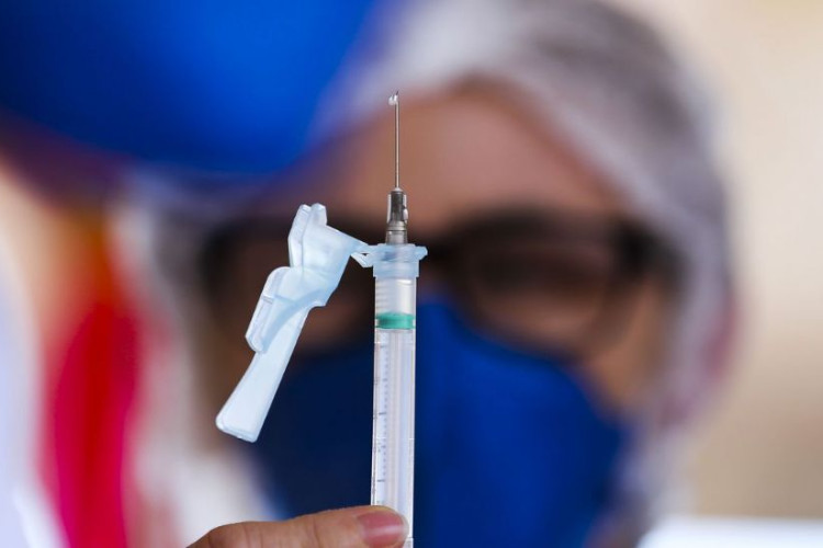 Covid-19: Brasil chega a 80% da população acima de 18 anos com 1ª dose