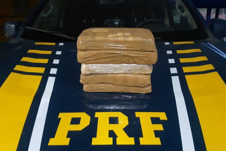 Droga que saiu de Pontes e Lacerda é interceptada pela PRF; homem foi preso