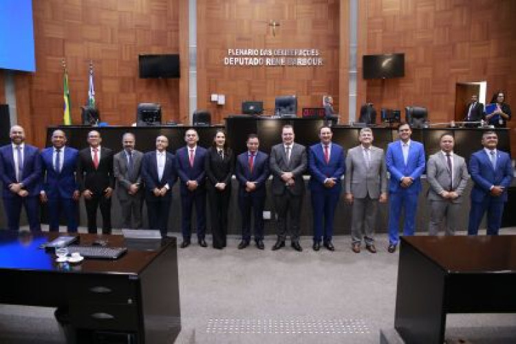 Eduardo Botelho é eleito presidente da ALMT com 23 votos