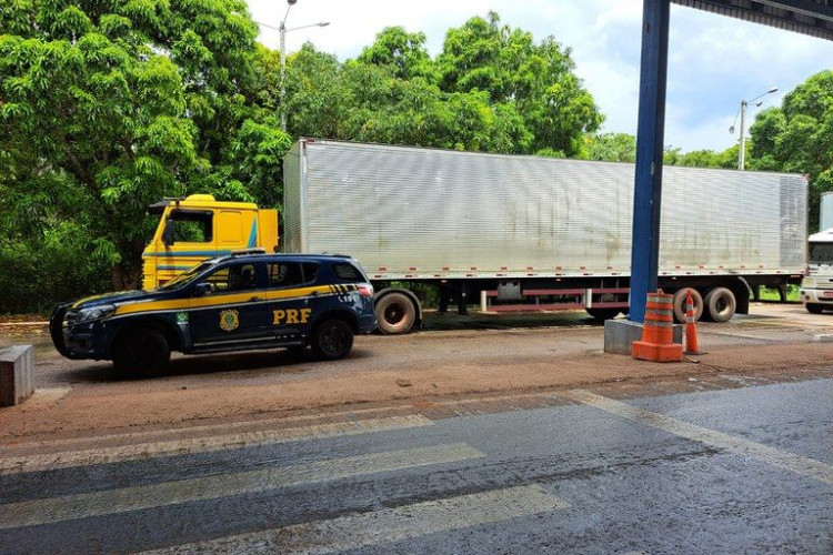 Em Cáceres PRF identifica caminhão adulterado