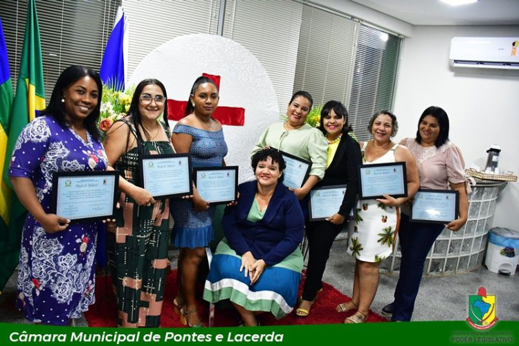 ENFRENTAMENTO AO COVID: Profissionais da saúde recebem homenagem da Câmara Municipal de Pontes e Lacerda