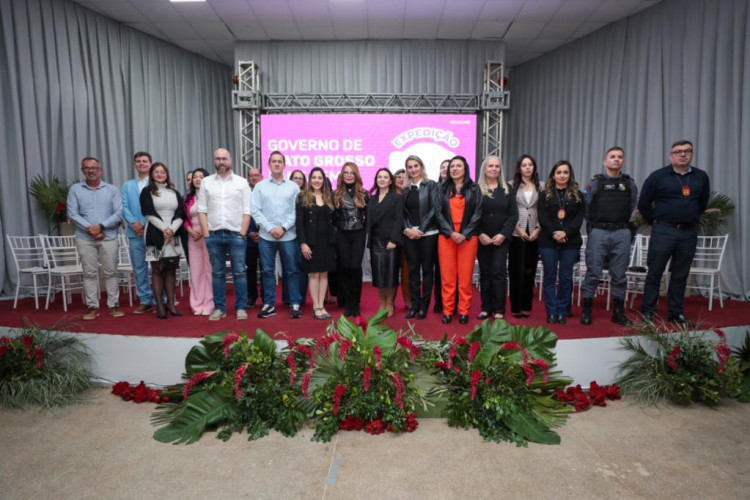 Expedição SER Família Mulher - MT Por Elas é lançada em Cáceres com participação da primeira-dama do Estado