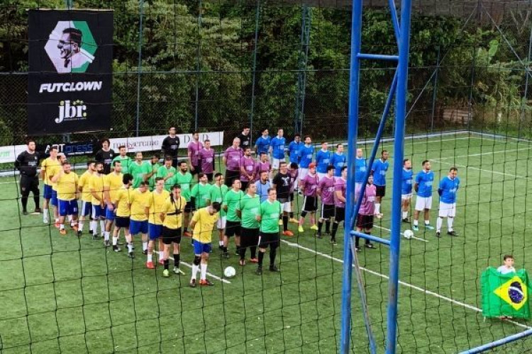 FILHO DE PONTES E LACERDA: Palhaço Elias realiza evento com participação de ex-jogadores e youtubers e faz sucesso em Franca-SP