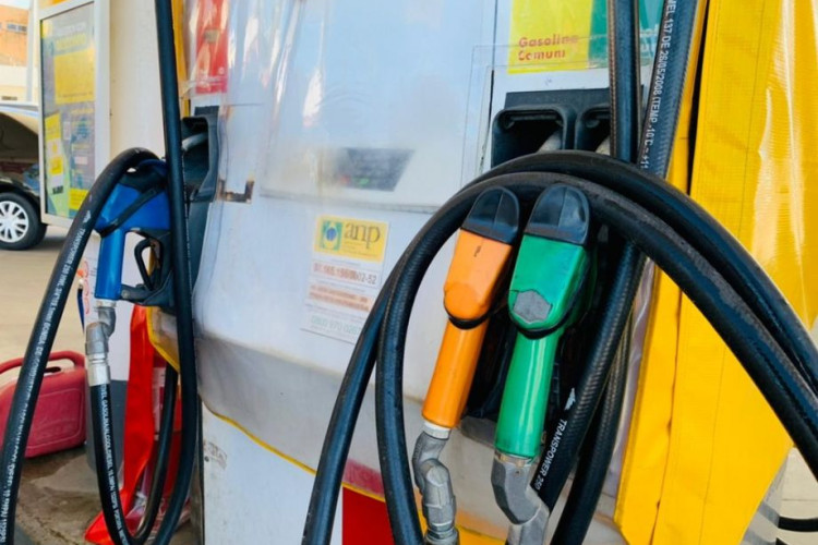 Gasolina tem 50% de reajuste e diesel 38% em MT, diz Sindipetróleo