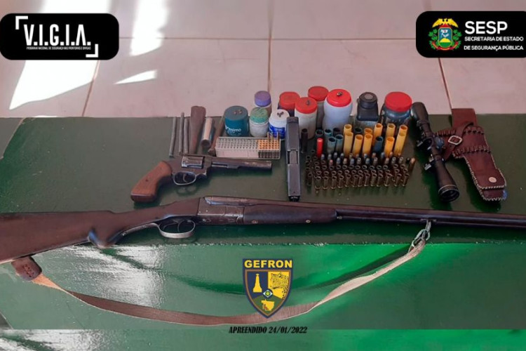 Gefron apreende armas e munições na Comunidade Triunfo
