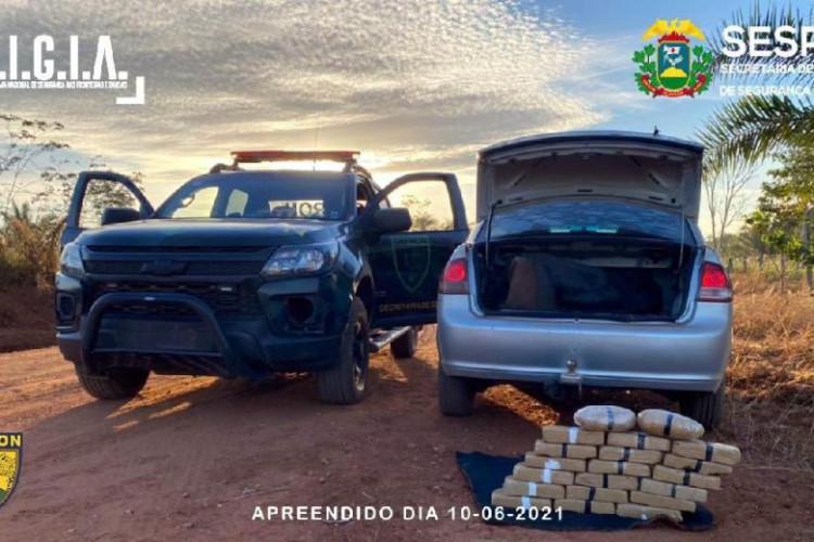 Gefron prende suspeito que transportava drogas em porta-malas do carro