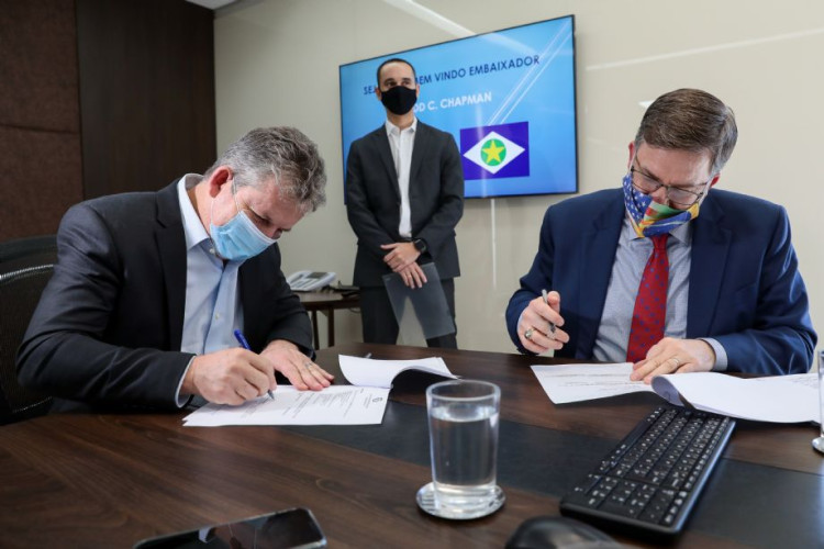Governador e embaixador dos EUA firmam cooperação para atrair investimentos a Mato Grosso
