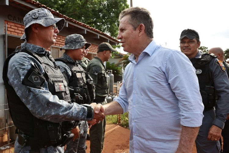 Governador vai ao local de operação e agradece policiais: “Bandido não vai se criar aqui”