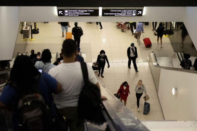 Governo anuncia quarentena de cinco dias para viajantes não vacinados