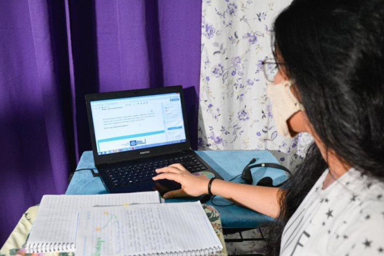 Governo de MT libera 11ª parcela do auxílio internet para profissionais da educação