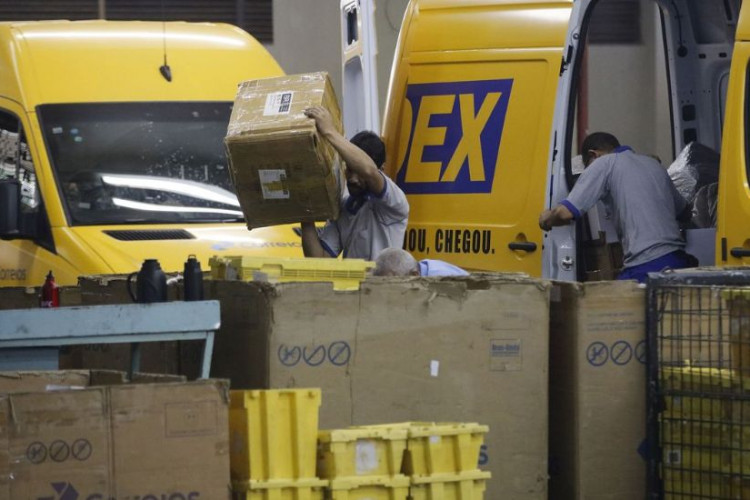 Governo eleito deve suspender processo de privatização dos Correios