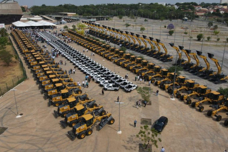 Governo realiza maior entrega de máquinas e equipamentos agrícolas da gestão nesta sexta-feira