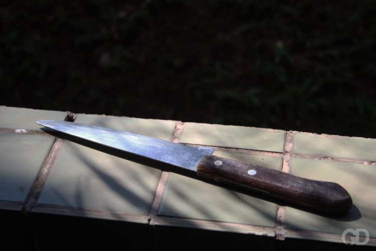 Homem é esfaqueado por 'amigo' durante briga política