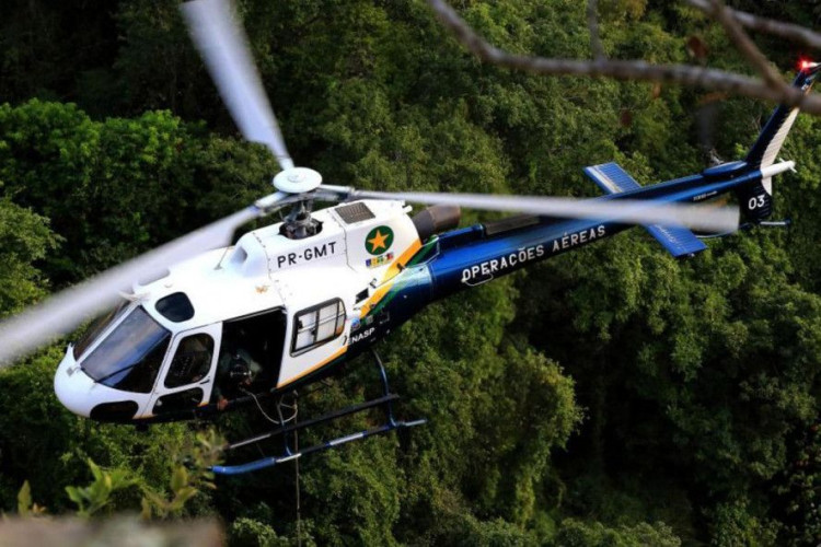 Homem é socorrido por helicóptero após ser picado por jararaca