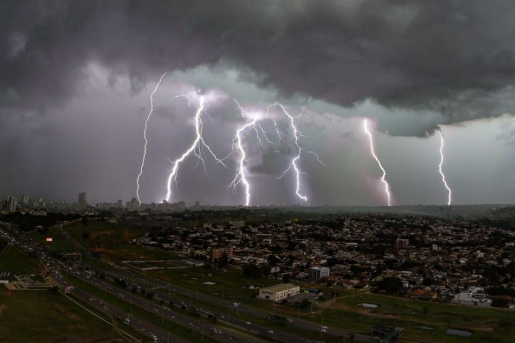 Incidência de raios aumenta 53% em MT em um ano