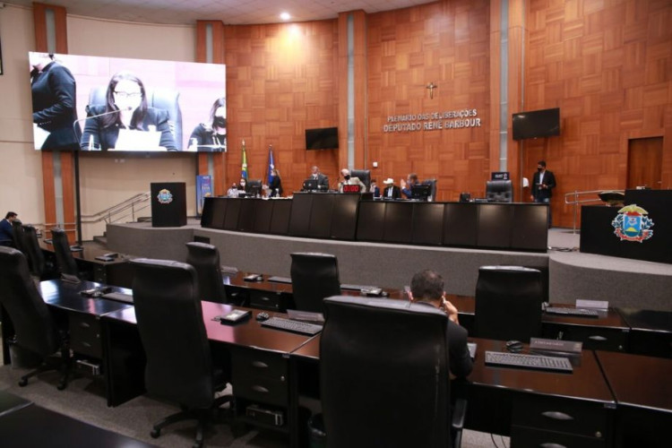 Lei que autoriza governo a doar celulares e tablets apreendidos em operações da polícia para escolas é aprovada em ALMT