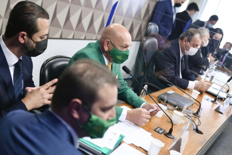 Luciano Hang depõe à CPI da Pandemia e diz que não é negacionista