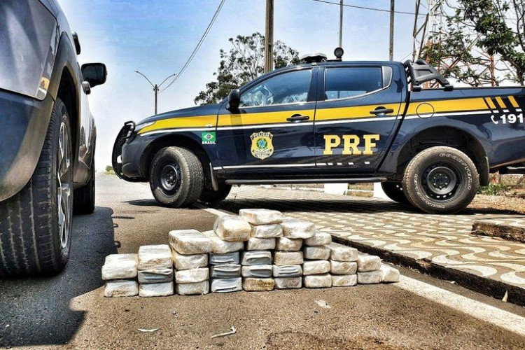 Mais uma carga droga é derrubada pela nossa Polícia Rodoviária Federal em MT