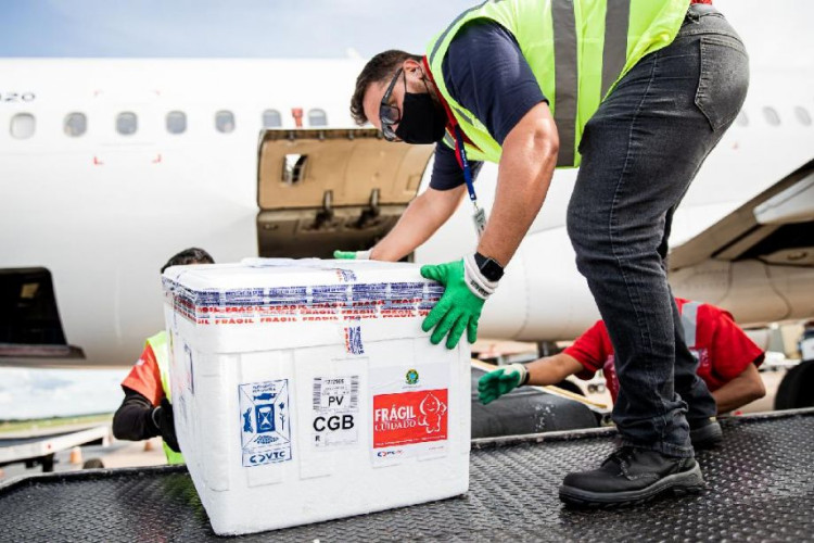 Mato Grosso recebe 67.060 doses de vacina contra a Covid-19 nesta sexta-feira (13)