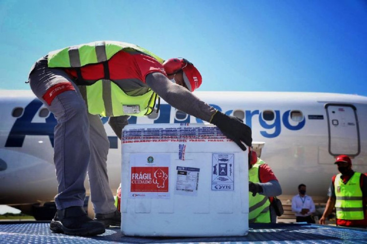 Mato Grosso recebe 98.070 doses de vacina contra a Covid-19 nesta quarta-feira (30)