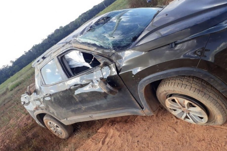 Menina de 1 ano morre após motorista perder controle de carro e capotar em MT