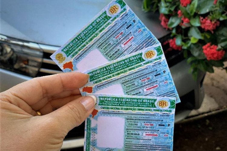 Motoristas com CNH vencida entre janeiro e junho de 2021 devem renovar o documento até dia 31 de julho