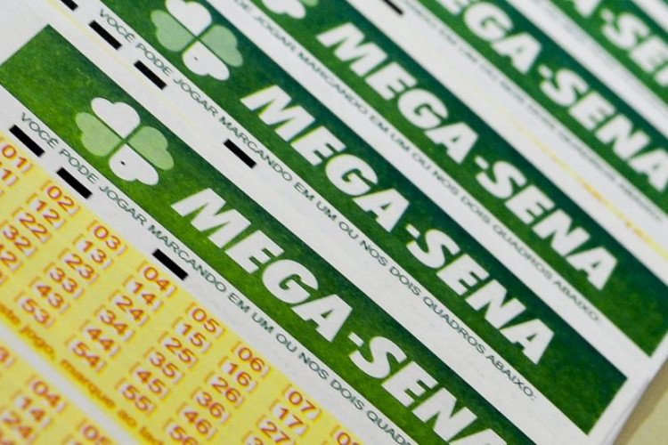 Nenhum apostador acerta Mega-Sena e prêmio acumula em R$ 135 milhões