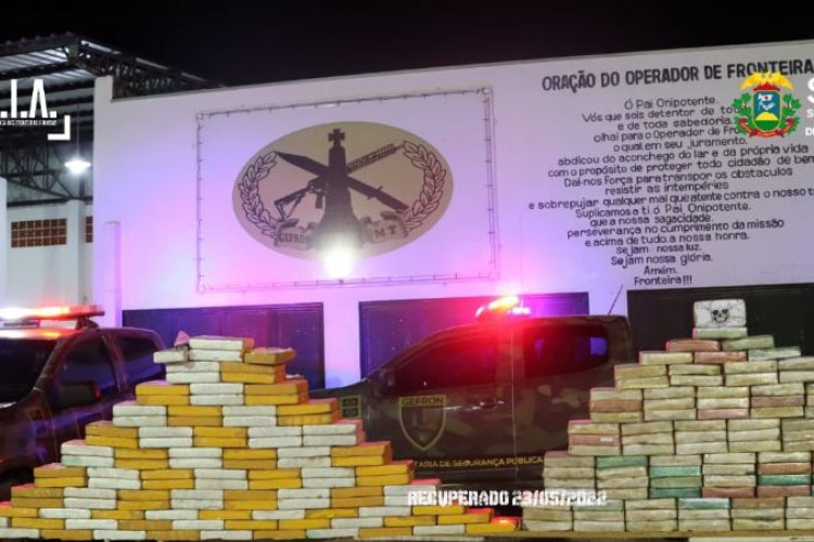 Nove bolivianos são presos na fronteira com 230 quilos de cocaína
