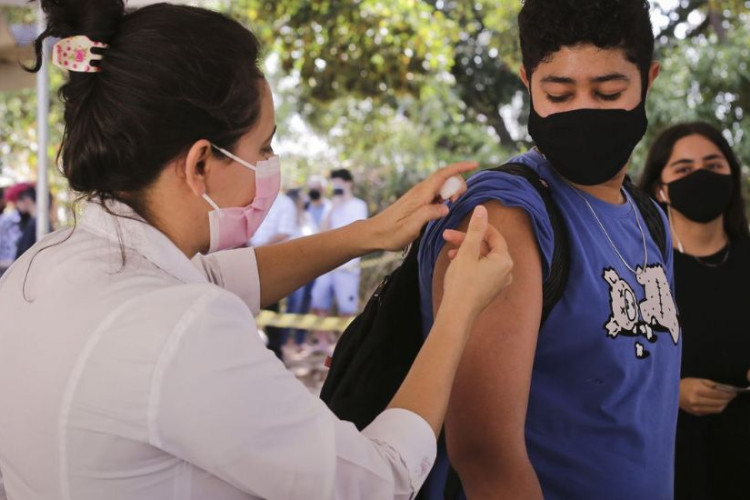 País supera 350 milhões de vacinas contra covid-19 distribuídas