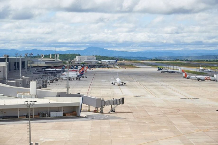 Parte dos brasileiros deportados dos EUA desembarca em Belo Horizonte