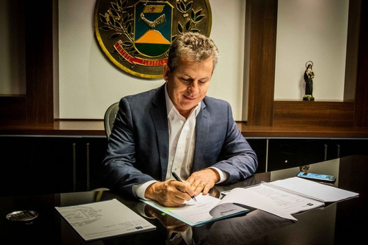 Partidos da base aliada de Mauro Mendes debatem proposta de palanque aberto para Senado