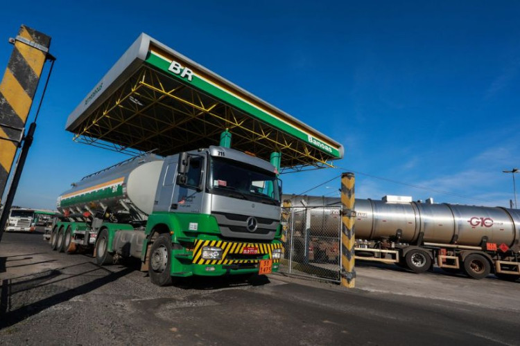 Petrobras anuncia novo aumento da gasolina e do diesel nas refinarias