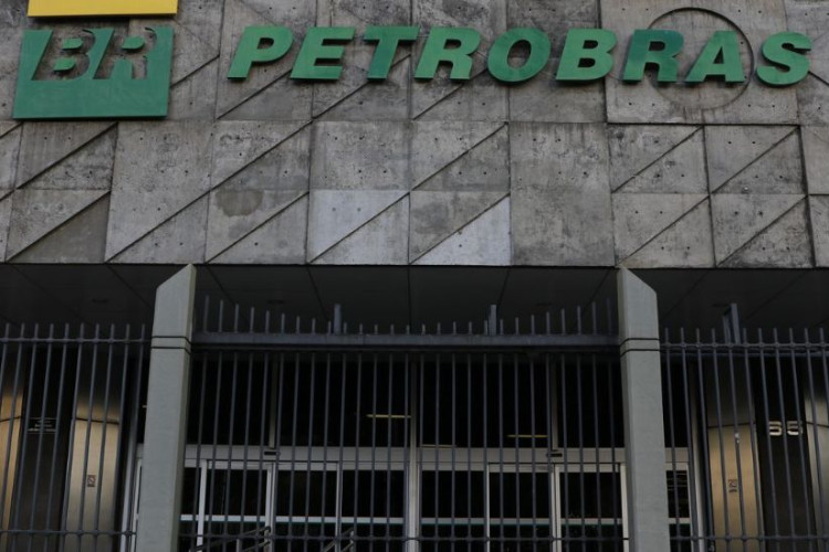 Petrobras eleva em 11,4% preço médio da querosene de aviação