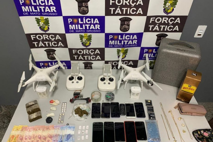 PM prende cinco suspeitos e apreende drones que levariam celulares para o presídio da Mata Grande