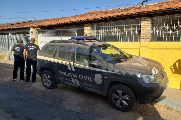 Polícia Civil cumpre mandados contra proprietários e funcionária de empresa de energia solar em Cuiabá