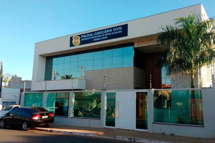 Polícia Civil cumpre prisão de 'pai' que abusou sexualmente da filha de 12 anos