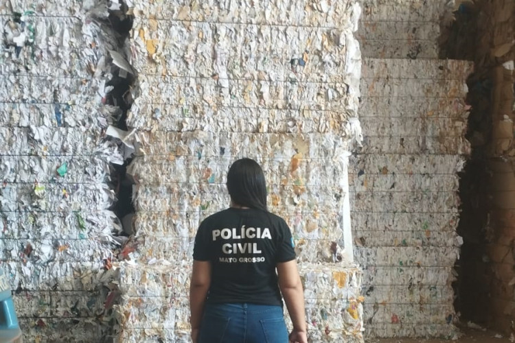 Polícia Civil descarta mais de 4,1 mil quilos de documentos sem validade