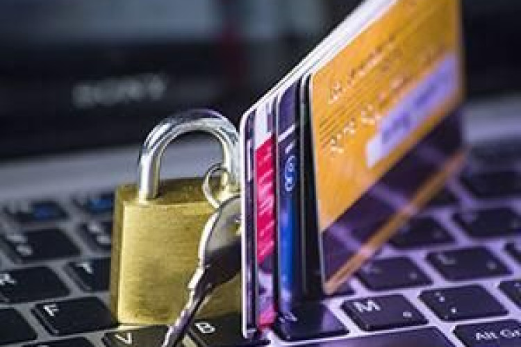 Polícia Civil prende mulher que tentava realizar saque de R$ 150 mil oriundo de golpe pela internet