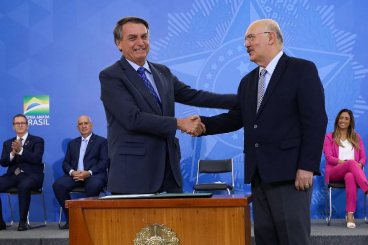 Presidente oficializa reajuste de 33,23% para professores