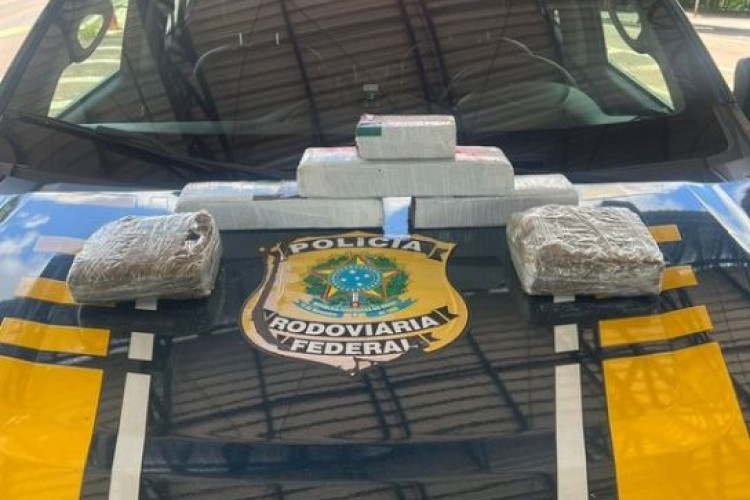 PRF de Cáceres apreende 3,5 kg de maconha e 1 kg de “super maconha” em bagagem de passageiro de ônibus que seguia para Pontes e Lacerda