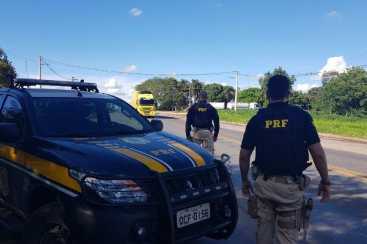 PRF em Itiquira/MT apreende carga de cigarros contrabandeados do Paraguay