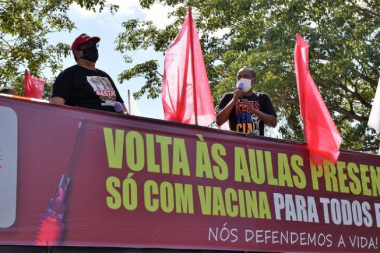 Profissionais da Educação contrariam governo de MT e negam retomar aulas presenciais antes da vacinação contra Covid-19