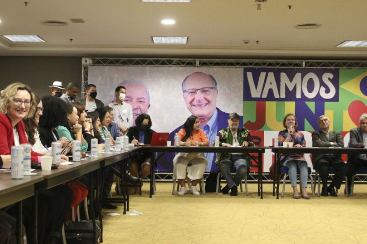 PT oficializa chapa Lula-Alckmin para disputar a Presidência