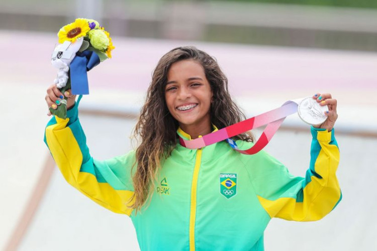 Rayssa Leal, a Fadinha, fatura prata no skate street em Tóquio 2020