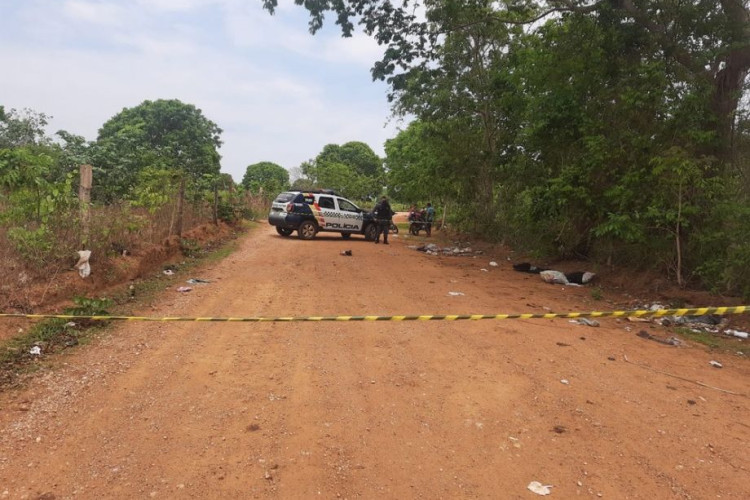 Recém nascido é encontrado morto em saco de lixo às margens de estrada em MT