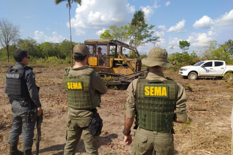 Sema-MT e PM apreendem máquinas usadas em desmatamento ilegal