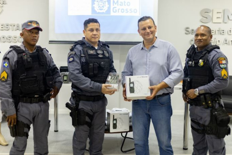 Sema-MT entrega rastreadores, telefones via satélite e embarcação para apoiar ações da Polícia Militar