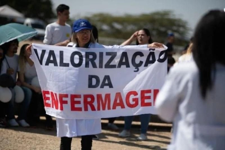STF forma maioria para suspender piso salarial da enfermagem