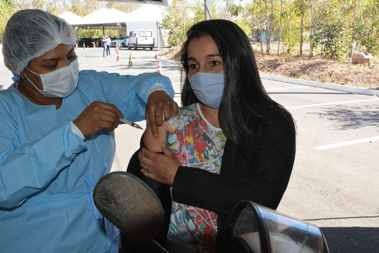 Várzea Grande inicia pré-cadastro para vacinar adolescentes a partir de 12 anos